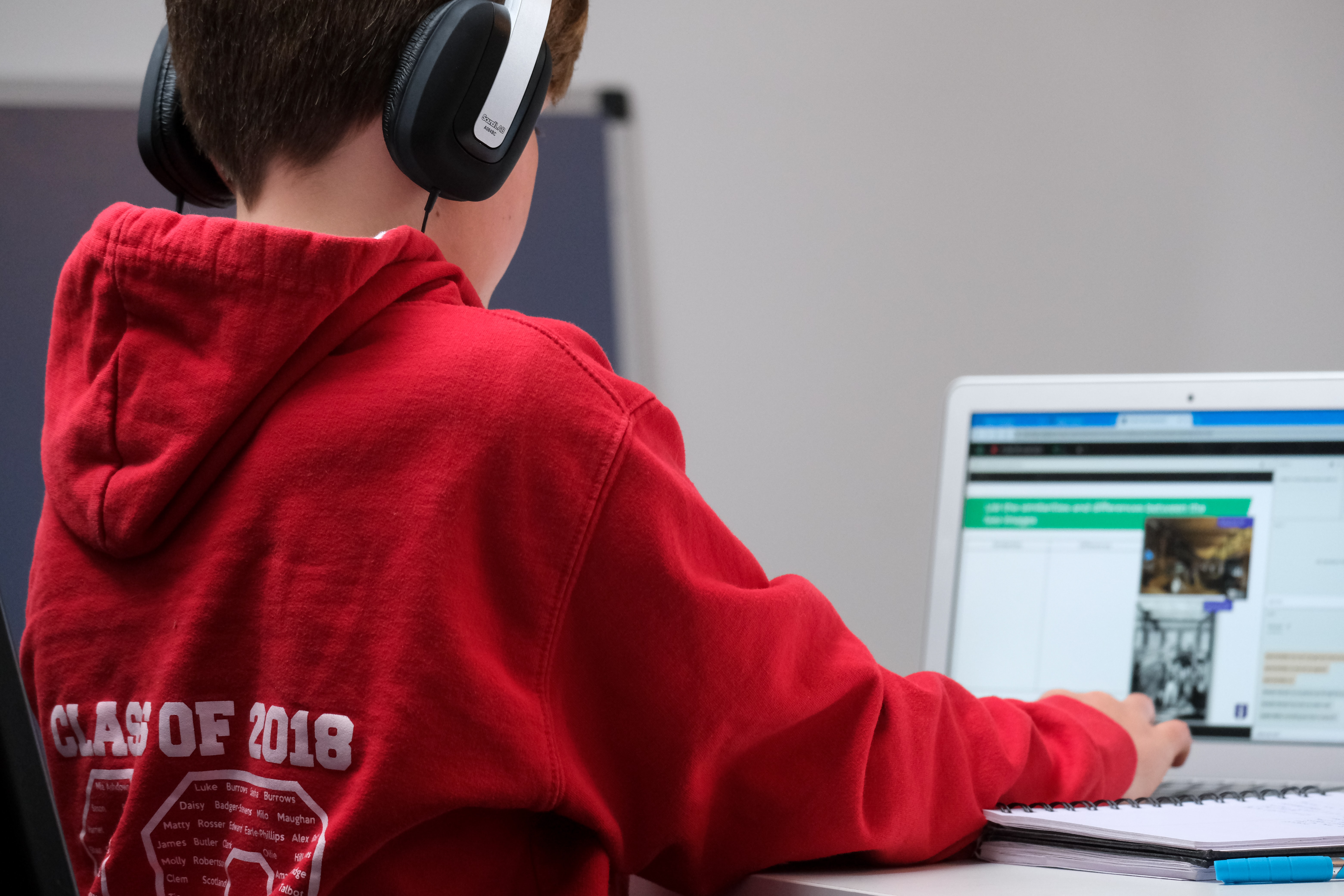 Scuola digitale, utilizzo delle nuove tecnologie per l'insegnamento e apprendimento Scuola digitale, utilizzo delle nuove tecnologie per l'insegnamento e apprendimento