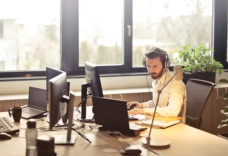 Supporto in tempo reale e assistenza remota tramite software con realtà aumentata e virtuale