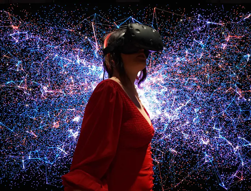 Intrattenimento digitale con giochi in realtà aumentata e realtà virtuale.